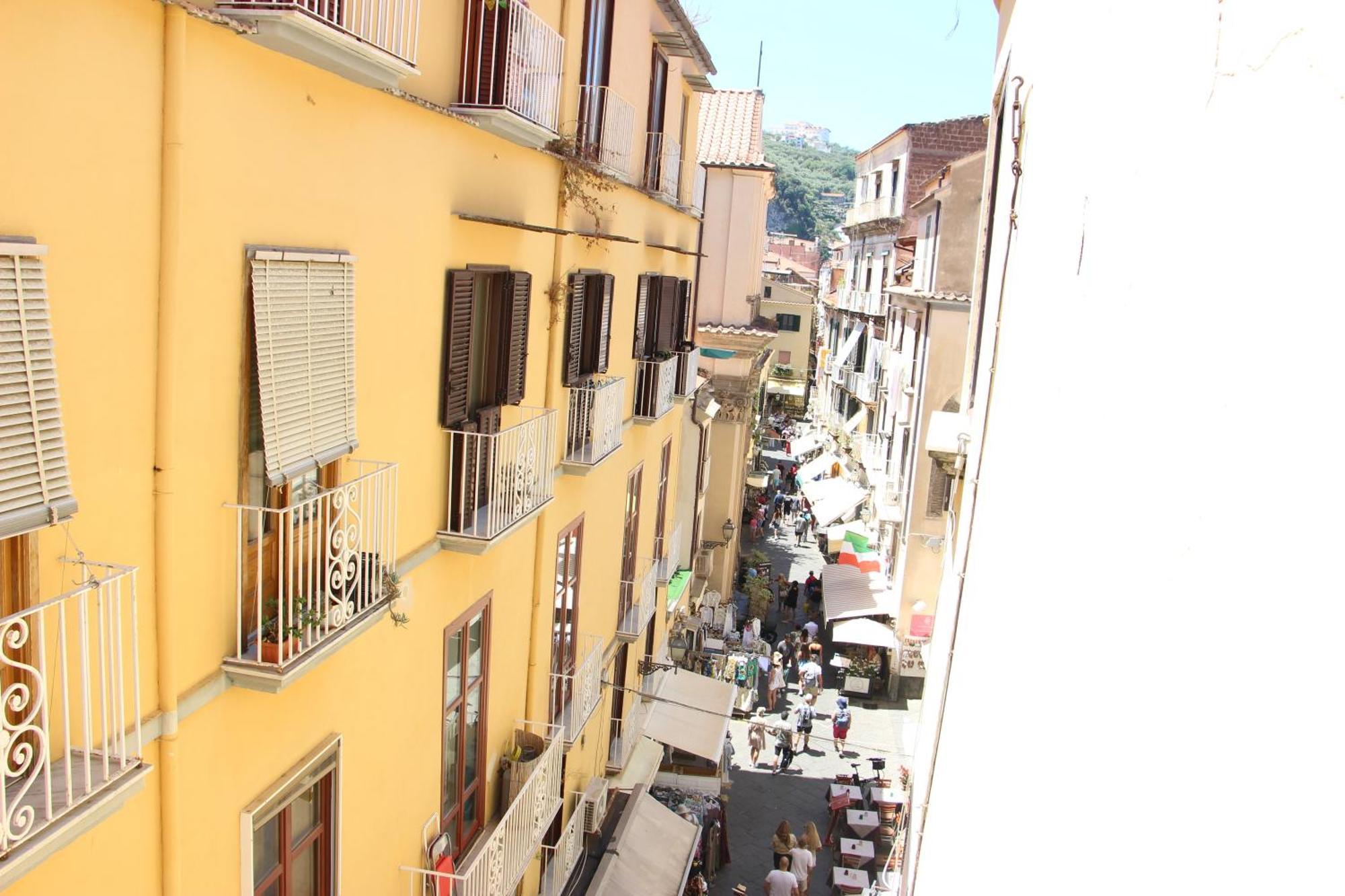 Appartamento Palazzo Ammone - Sedil Dominova Sorrento Esterno foto