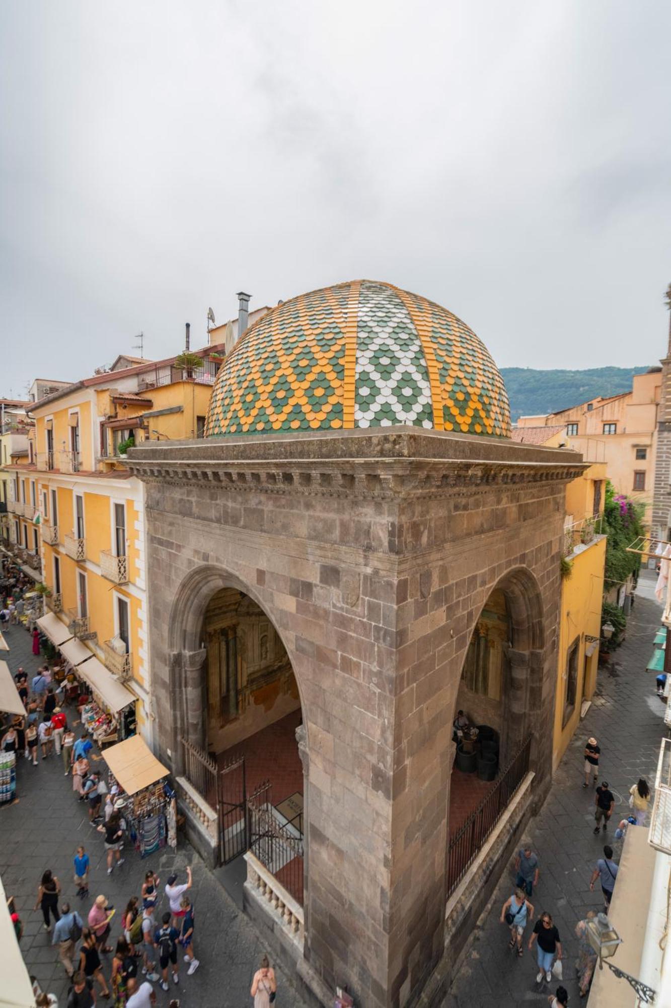 Appartamento Palazzo Ammone - Sedil Dominova Sorrento Esterno foto